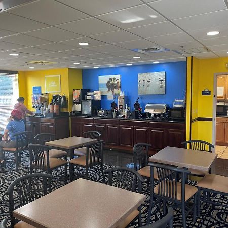 Days Inn & Suites By Wyndham Fort Pierce I-95 Экстерьер фото