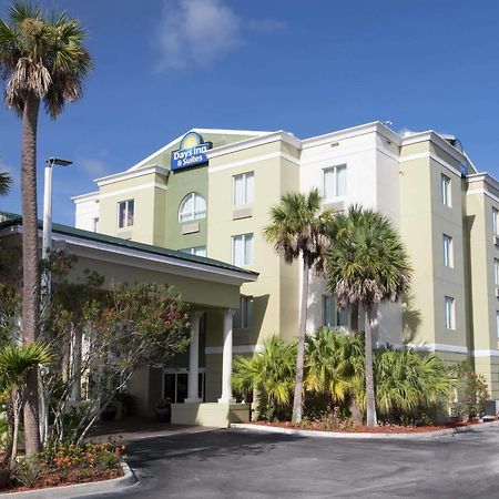 Days Inn & Suites By Wyndham Fort Pierce I-95 Экстерьер фото