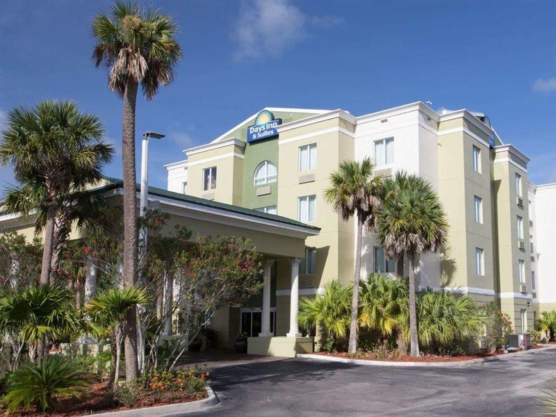 Days Inn & Suites By Wyndham Fort Pierce I-95 Экстерьер фото