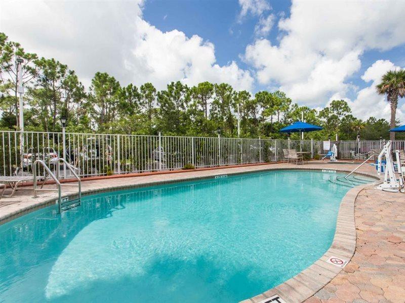 Days Inn & Suites By Wyndham Fort Pierce I-95 Экстерьер фото