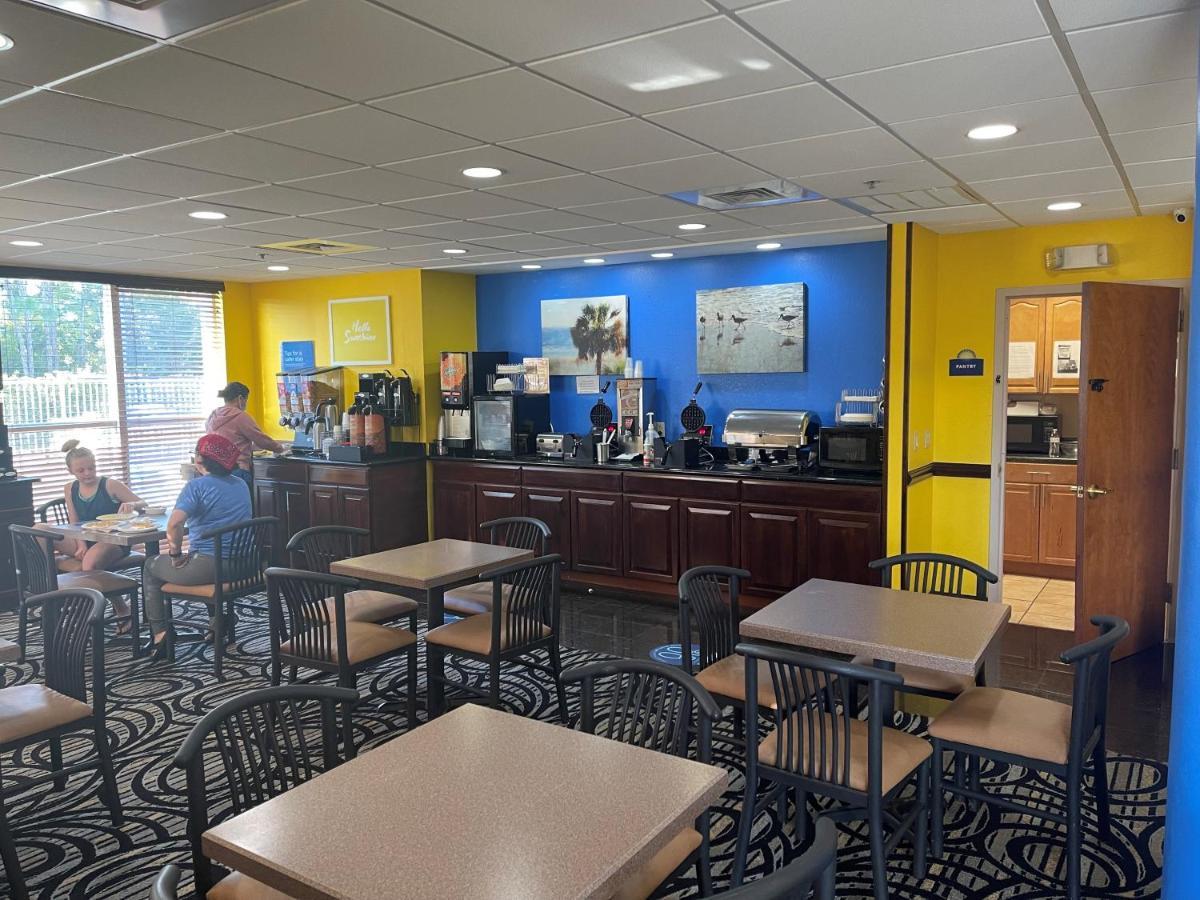Days Inn & Suites By Wyndham Fort Pierce I-95 Экстерьер фото