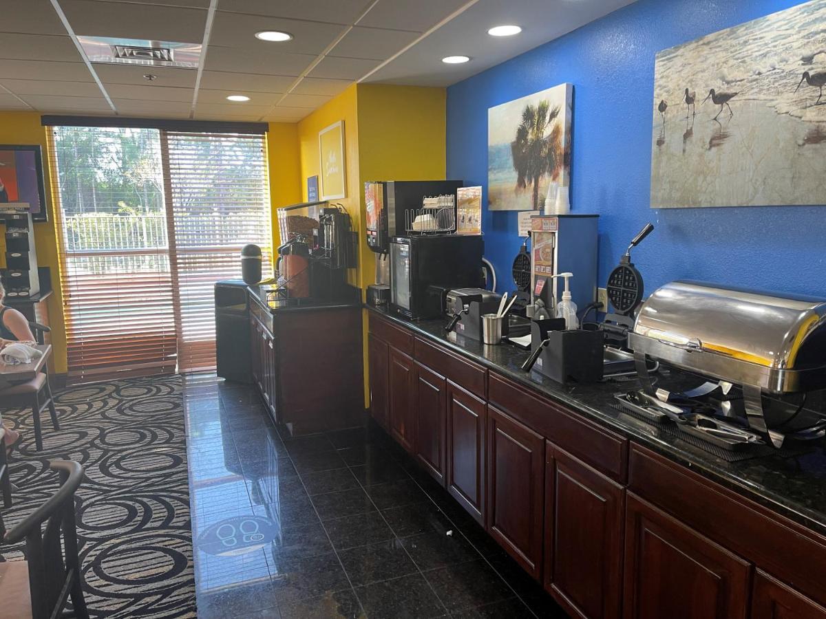 Days Inn & Suites By Wyndham Fort Pierce I-95 Экстерьер фото