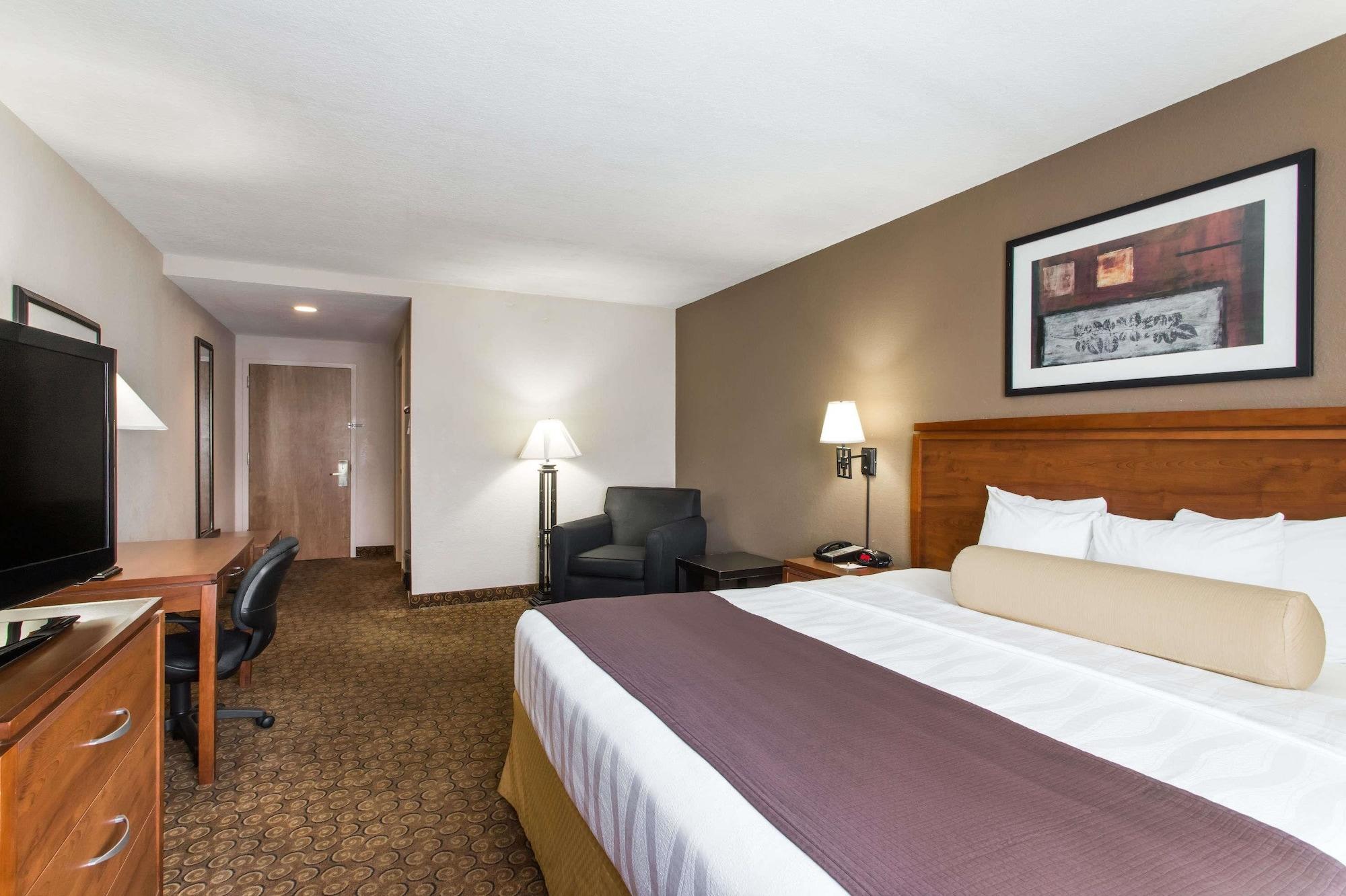 Days Inn & Suites By Wyndham Fort Pierce I-95 Экстерьер фото