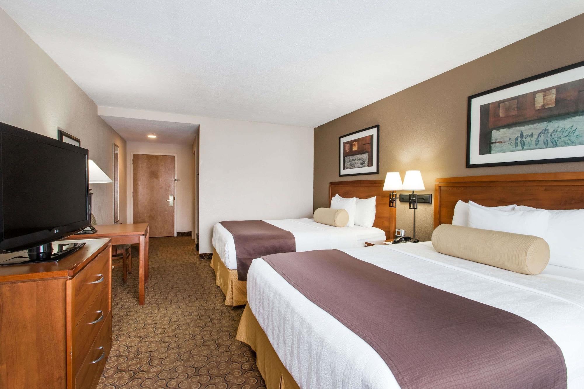 Days Inn & Suites By Wyndham Fort Pierce I-95 Экстерьер фото