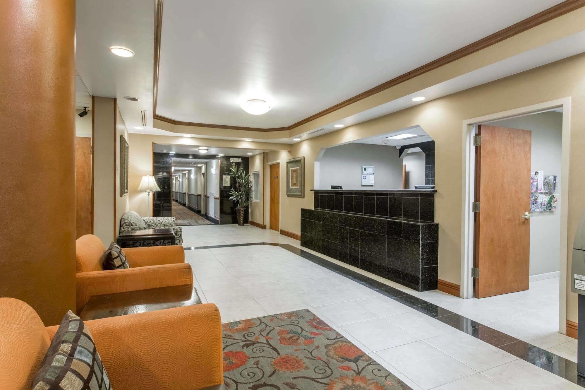 Days Inn & Suites By Wyndham Fort Pierce I-95 Экстерьер фото