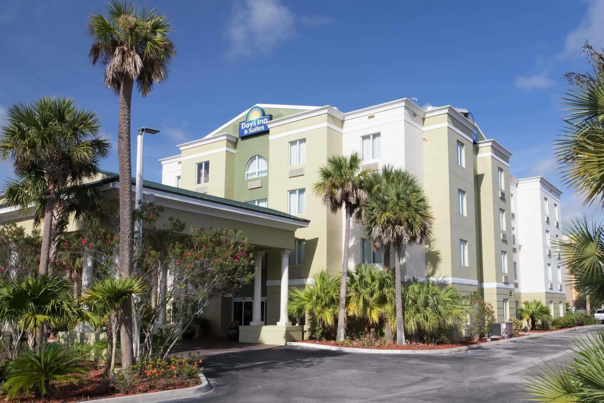 Days Inn & Suites By Wyndham Fort Pierce I-95 Экстерьер фото